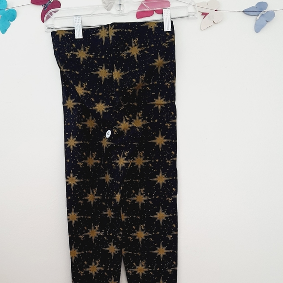 🌿Captain Marvel Black Gold Star Logo Leggings - Picture 7 of 7